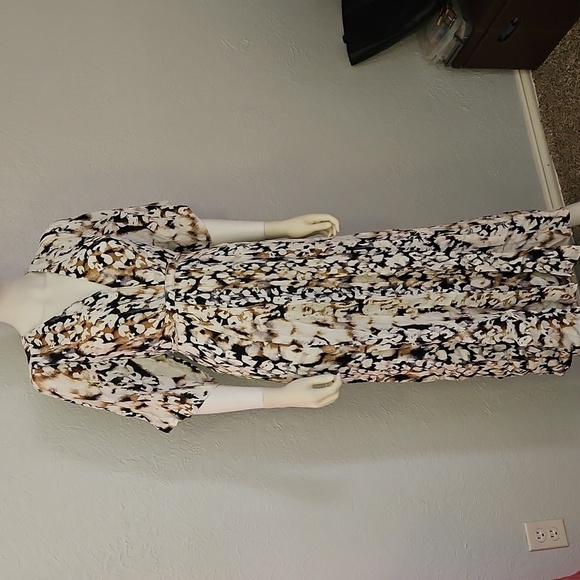 DG2 Elegant Abstract Animal Print Silk Tie Back V-Neck Maxi Dress - Picture 2 of 11